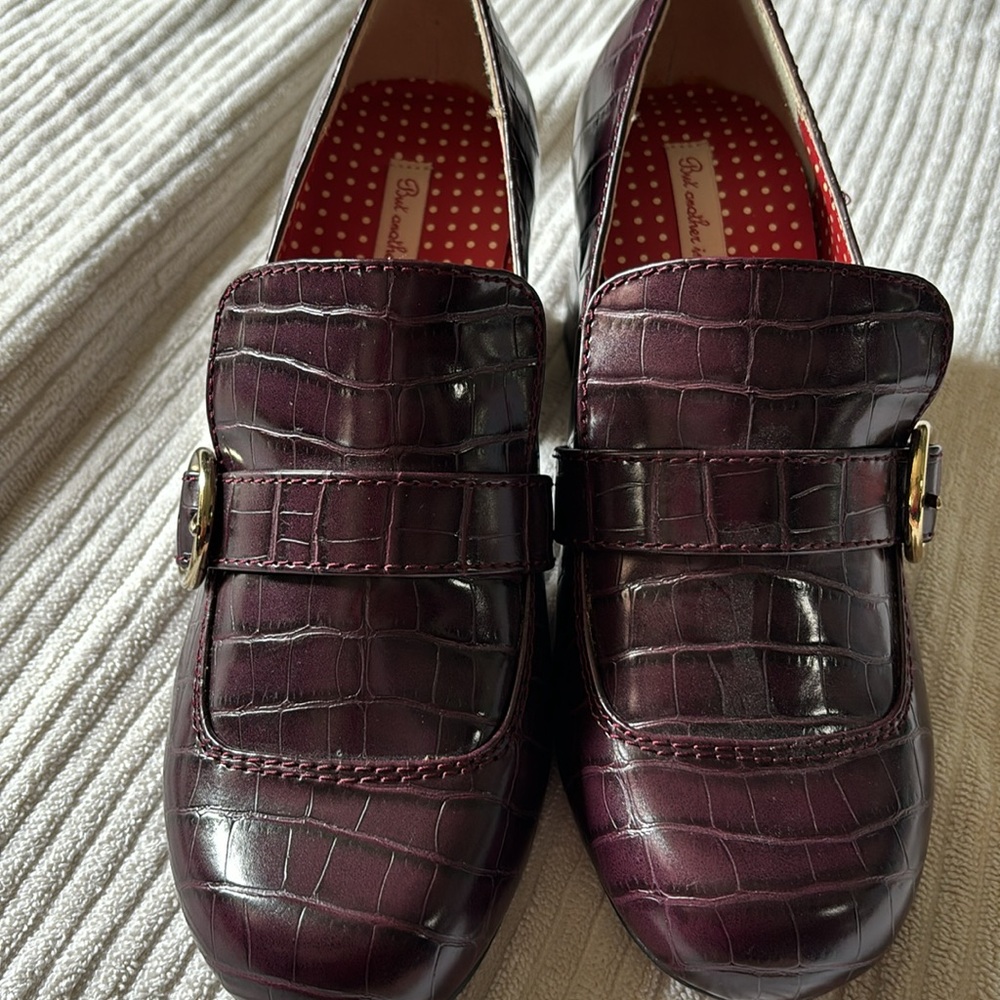 Shoes - Picture 5 of 7